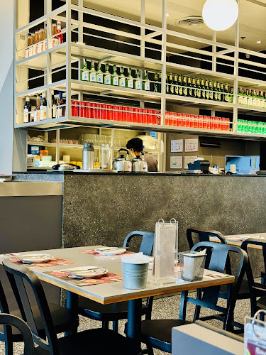 Bonchon Central Village - การบริการอาหารและที่พัก