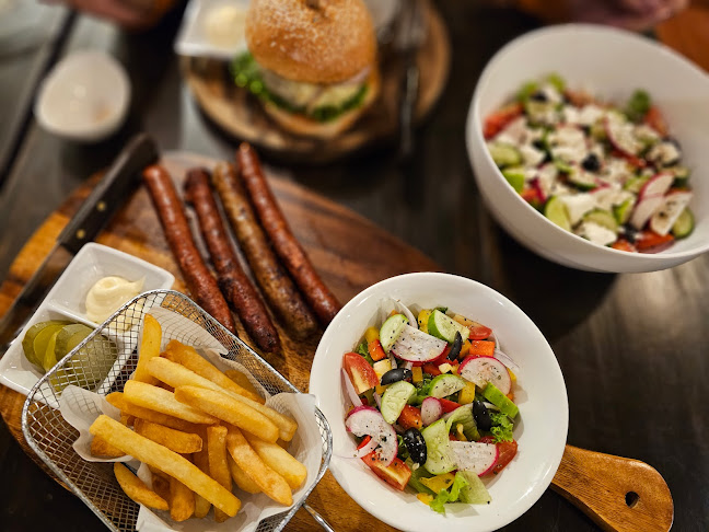 71 1 ถ. ปฏิพัทธิ์ ตำบลตลาดเหนือ อำเภอเมืองภูเก็ต ภูเก็ต 83000