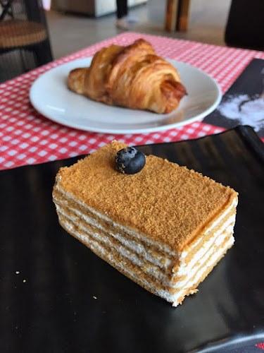 Zurich Bread Café - การบริการอาหารและที่พัก