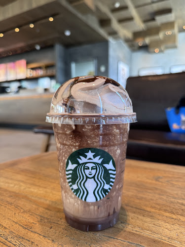 Opinii despre Starbucks (Central Village Outlet) în อำเภอบางพลี - การบริการอาหารและที่พัก