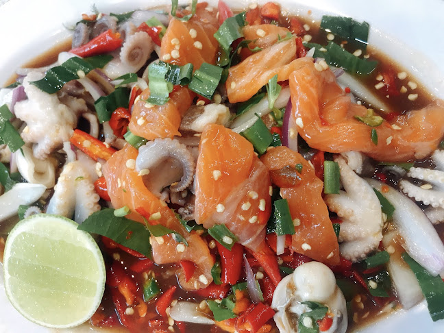 รุมยำ Rum-Yum เซ็นโทซ่า มะลิวัลย์ - การบริการอาหารและที่พัก