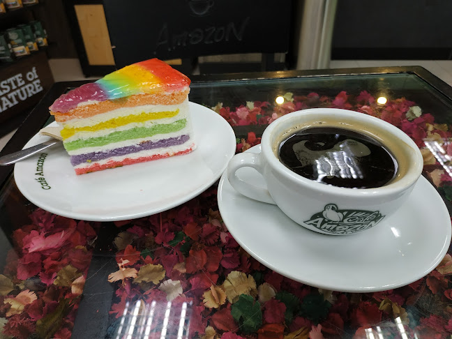 คาเฟ่ อเมซอน ปตท. ตรงข้ามพัทยาใต้ - การบริการอาหารและที่พัก