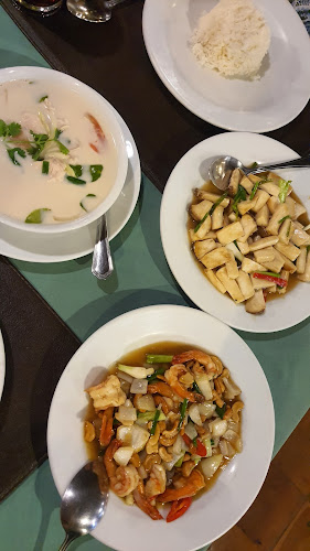 ลอบสเตอร์แอนด์พรอน - การบริการอาหารและที่พัก