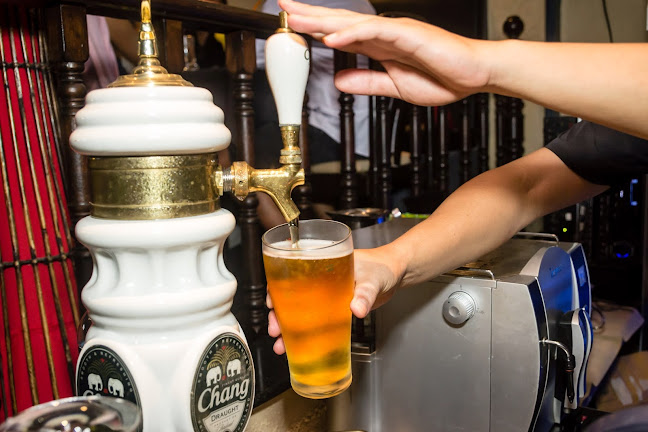 Two Chefs Kata Beach - การบริการอาหารและที่พัก