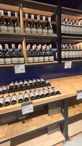 ไวน์โปร พัทยา - การบริการอาหารและที่พัก