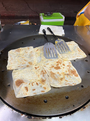 โรตีอมตรส ดั้งเดิม - การบริการอาหารและที่พัก