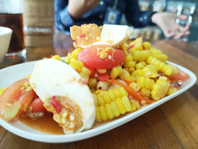 ครัวซำบายโฮม(Thai-Esan Food) - การบริการอาหารและที่พัก