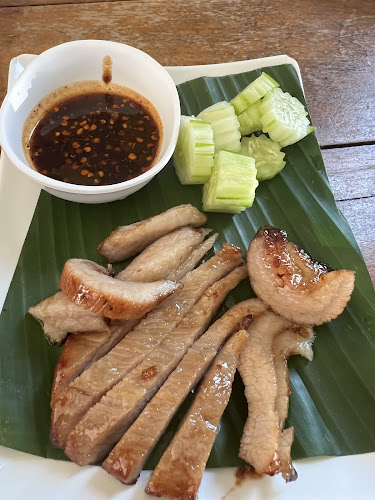 เสรีไก่ย่างเขาสวนกวาง - การบริการอาหารและที่พัก