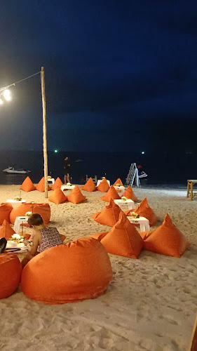 Orange Beach Bar - การบริการอาหารและที่พัก