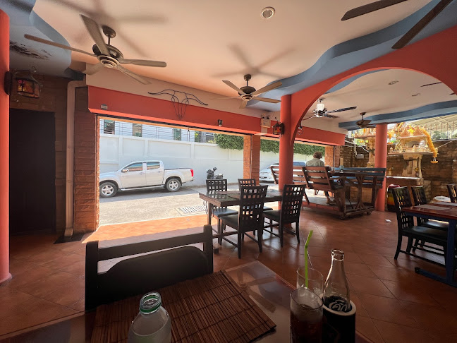 Mikes Mexican Restaurant - การบริการอาหารและที่พัก