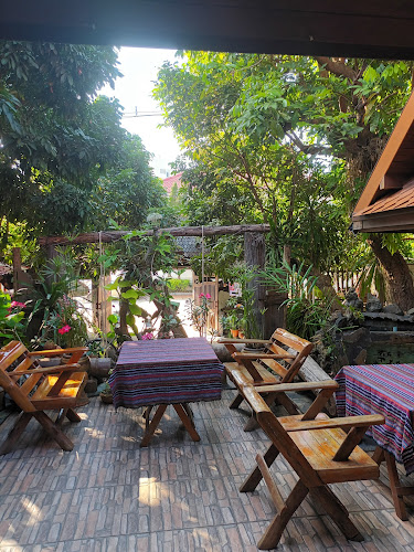 ร้านอาหารเฮือนไม้