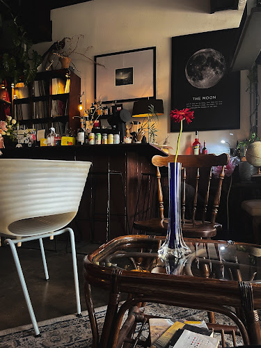 Dedicate Flower’s Cafe