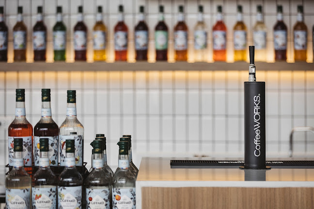 Opinii despre CoffeeWORKS Phuket Experience Center în อำเภอเมืองภูเก็ต - การบริการอาหารและที่พัก