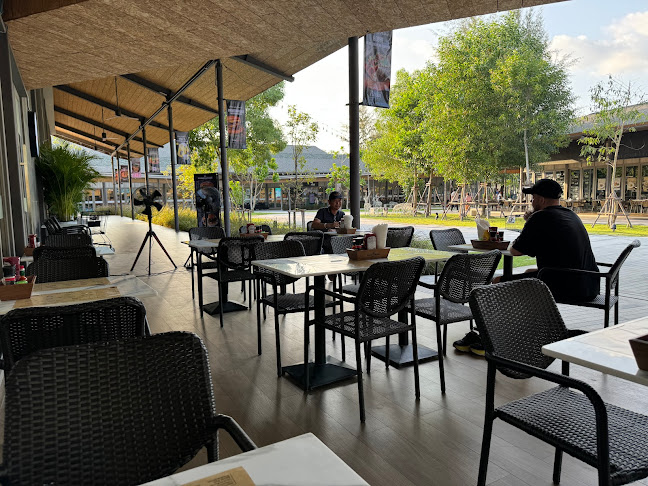 Prime Burger Porto De Phuket - การบริการอาหารและที่พัก