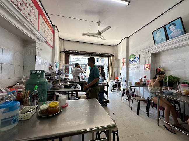 โอชารส ลูกชิ้นเนื้อ - การบริการอาหารและที่พัก