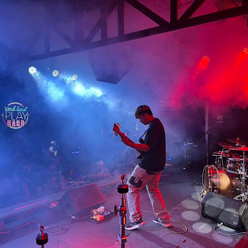 E-SAN STATION (ร้านสถานีอีสาน) พัทยากลางสายสาม - การบริการอาหารและที่พัก