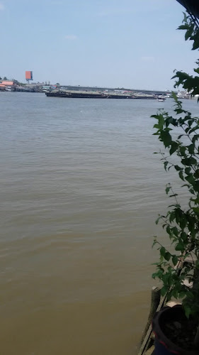 River Wine Restaurant&Karaoke - การบริการอาหารและที่พัก