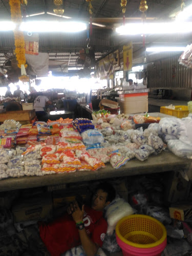 ตลาดสด แก้ววรรณะ - การบริการอาหารและที่พัก