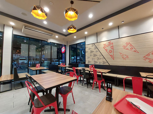 Pizza Hut 1150 - PTT Jomtien (พิซซ่าฮัท สาขาพีทีที จอมเทียน) - การบริการอาหารและที่พัก