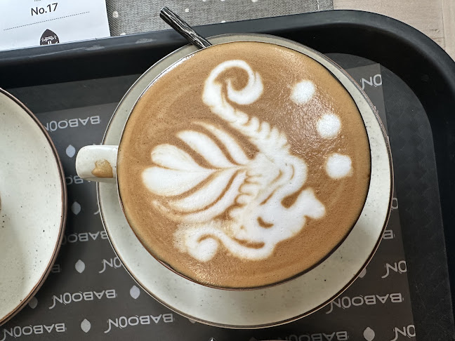 Three Monkeys Restaurant - การบริการอาหารและที่พัก