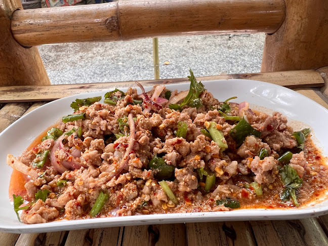 ส้มตำบนควน​ - การบริการอาหารและที่พัก