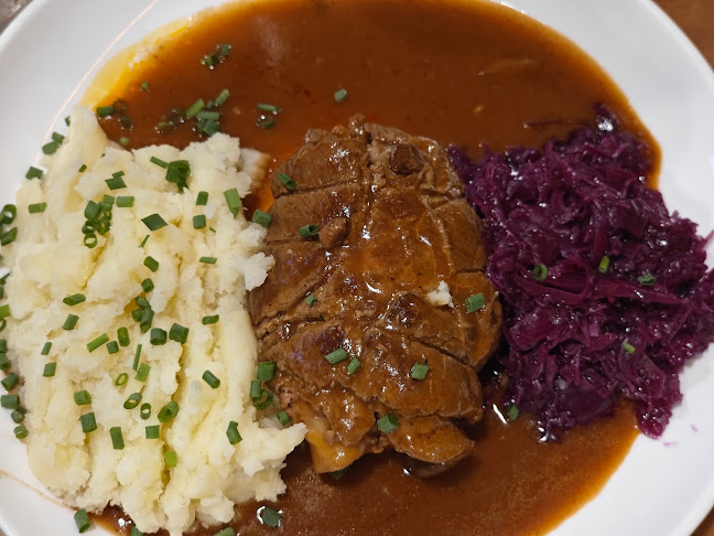 Torti's Biergarten - การบริการอาหารและที่พัก