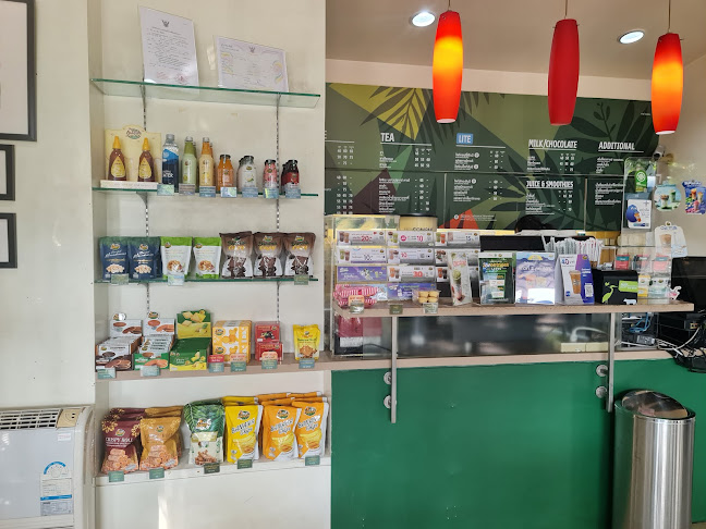 คาเฟ่ อเมซอน - การบริการอาหารและที่พัก