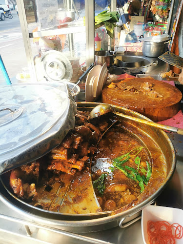 ร้านป้าเพ็ญขาหมู ก๋วยเตี๋ยวขาหมู สูตรดั้งเดิม - การบริการอาหารและที่พัก