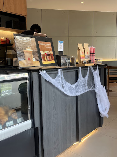 Red and brew coffee Nakhon Ratchasima - การบริการอาหารและที่พัก