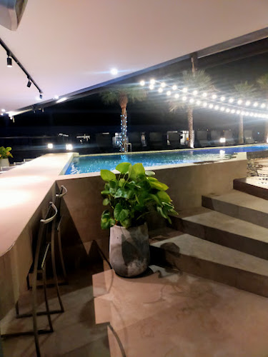 Sky Club Cocktails Restaurant & Bar