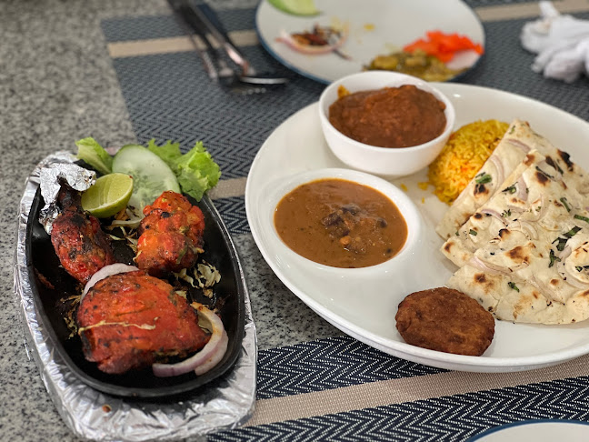 เอเวอร์เรส พัทยาซอย 10 สาย 2 - การบริการอาหารและที่พัก