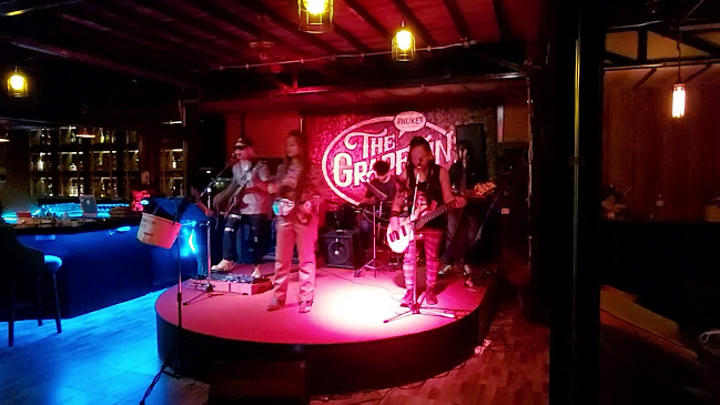 Kindee Pizzeria & Steak House - การบริการอาหารและที่พัก