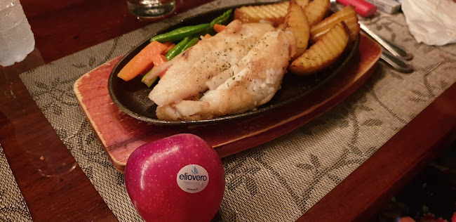 ป่าตอง ซันเซ็ท วิว เรสเตอร์รอง - การบริการอาหารและที่พัก