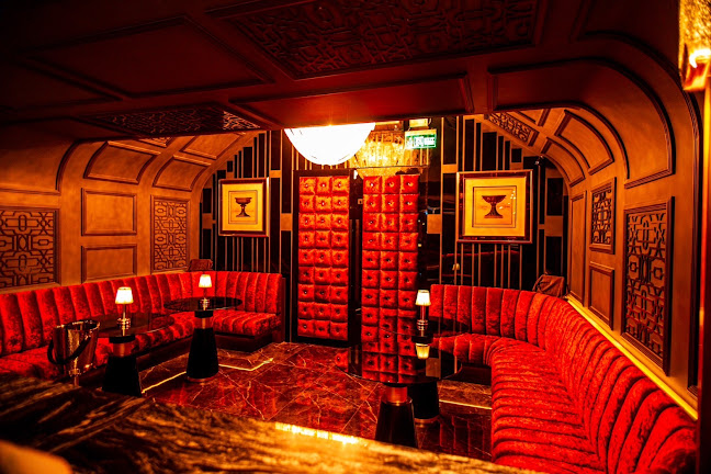 Continental cocktail lounge