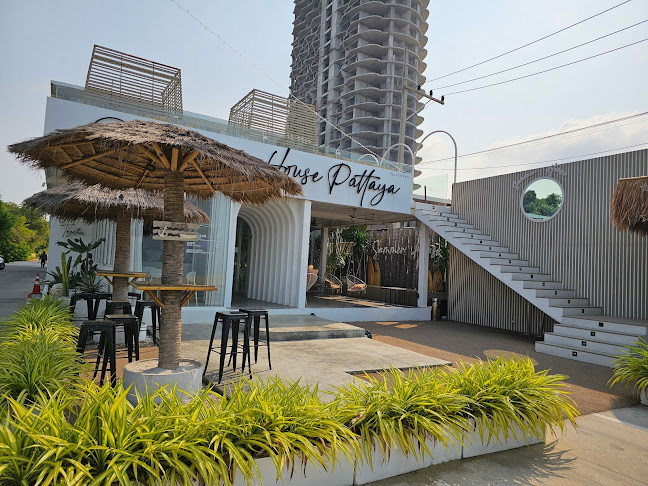 ซัมเมอร์ เฮ้าส์ พัทยา - การบริการอาหารและที่พัก