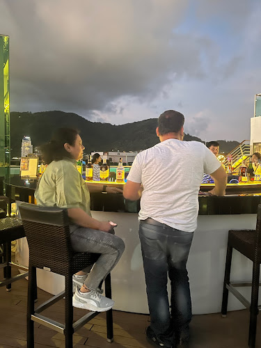 Opinii despre คี สกายเล้าท์ ลูฟท๊อป în อำเภอกะทู้ - การบริการอาหารและที่พัก