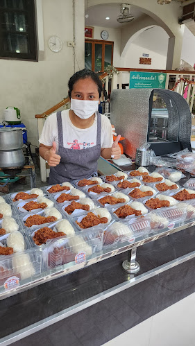 Comentarii opinii despre ร้านเจ๊หวี่ไก่ทอดตะไคร้ ของอร่อยเมืองนครสวรรค์ ประตู 11