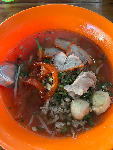 ก๋วยเตี๋ยวไทยต้มยำแม่เมย - การบริการอาหารและที่พัก