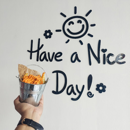 สเต็กคาเฟ่ - การบริการอาหารและที่พัก