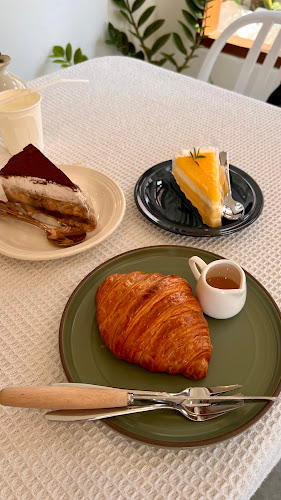 Vini cafe&garden ไวน์นิ คาเฟ่ แอนด์ การ์เด้น - การบริการอาหารและที่พัก