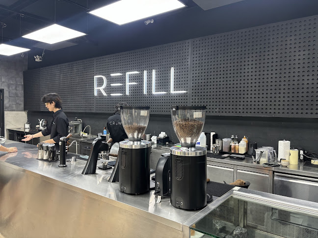 รีฟิล คอฟฟี - การบริการอาหารและที่พัก