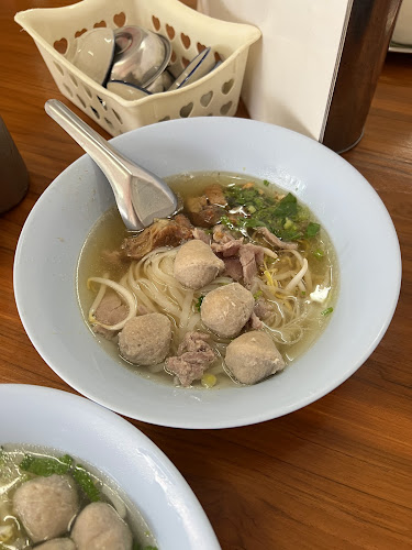 โอชารส ลูกชิ้นเนื้อ - การบริการอาหารและที่พัก