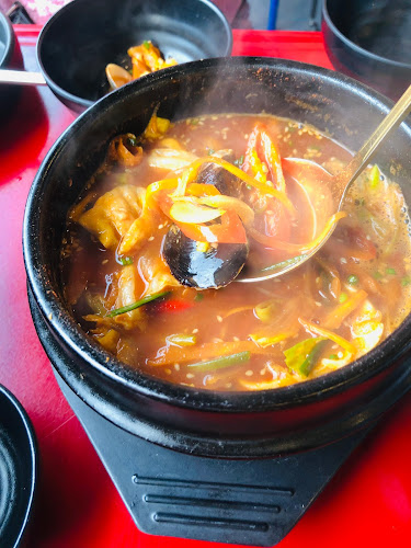 Opinii despre คอมเบโพจา GeonbaePocha Korean Restaurant în เมือง - การบริการอาหารและที่พัก