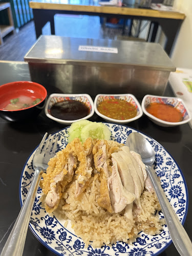Comentarii opinii despre ตงเฉิน ข้าวมันไก่ - 冬晨 鸡油饭 (โพธิ์กลาง)
