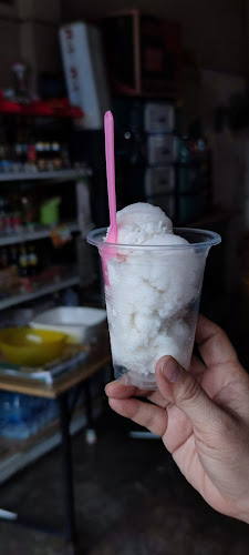 ไอศครีมมะพร้าวน้ำหอม - การบริการอาหารและที่พัก