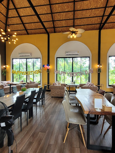 Opinii despre Orange House Cafe Pattaya (ตำหลายคาเฟ่ พัทยา) în อำเภอบางละมุง - การบริการอาหารและที่พัก