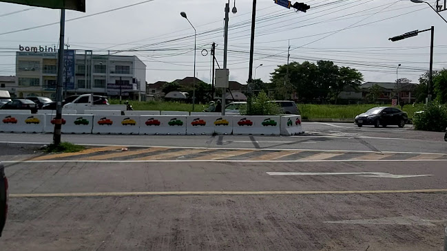 ศูนย์รวมอาหารอิสลามแยกทางรถไฟ พัทยา - การบริการอาหารและที่พัก