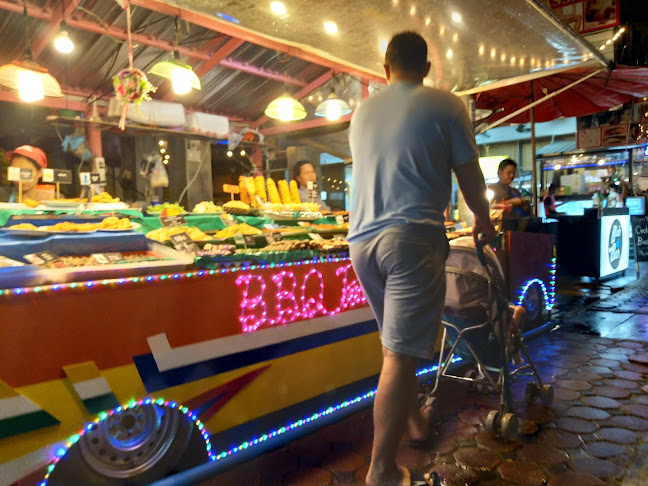 BBQ Pink House - การบริการอาหารและที่พัก