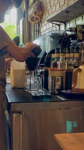 Midori Coffee Roastery - การบริการอาหารและที่พัก