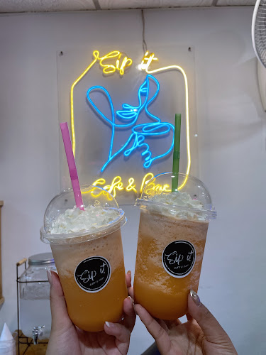 Opinii despre Sip It Cafe & Bar în Mueang - การบริการอาหารและที่พัก